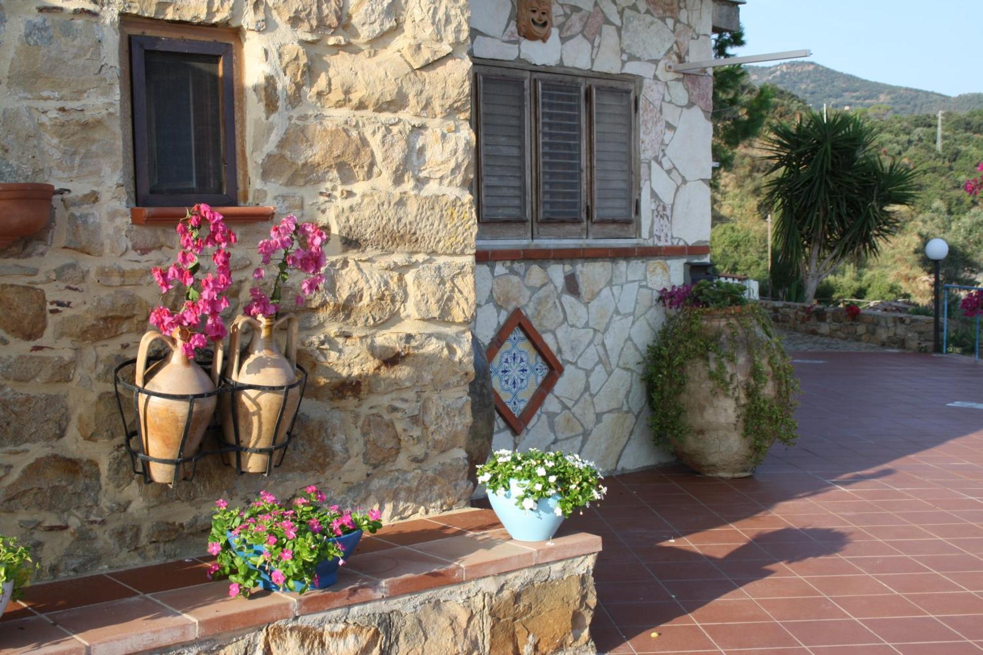 קסטל די טוסה Camere & Case Vacanze Lo Scoglio מראה חיצוני תמונה