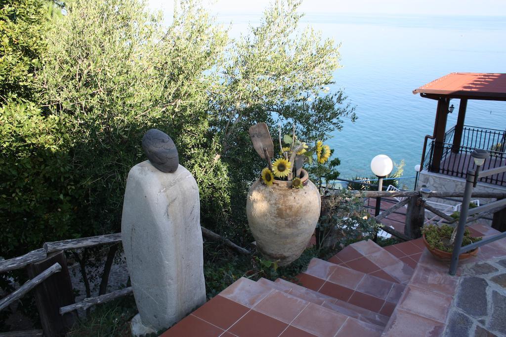 קסטל די טוסה Camere & Case Vacanze Lo Scoglio מראה חיצוני תמונה