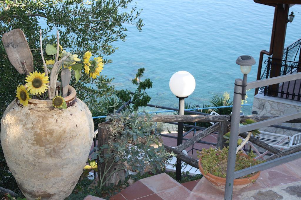 קסטל די טוסה Camere & Case Vacanze Lo Scoglio מראה חיצוני תמונה