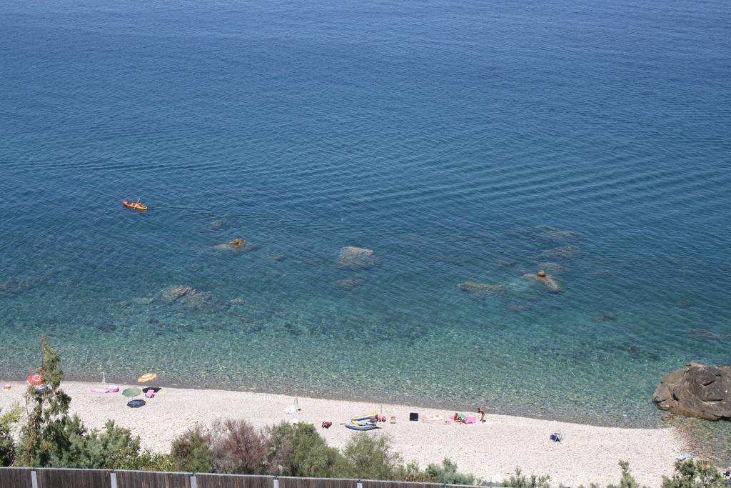 קסטל די טוסה Camere & Case Vacanze Lo Scoglio מראה חיצוני תמונה