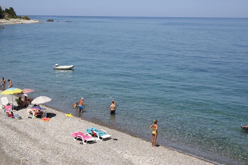 קסטל די טוסה Camere & Case Vacanze Lo Scoglio מראה חיצוני תמונה