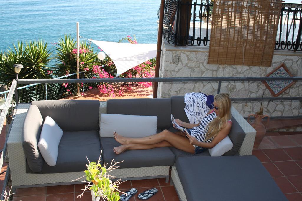 קסטל די טוסה Camere & Case Vacanze Lo Scoglio מראה חיצוני תמונה