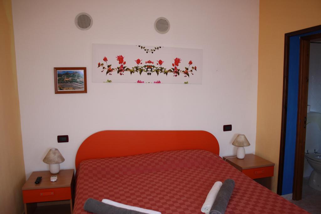 קסטל די טוסה Camere & Case Vacanze Lo Scoglio מראה חיצוני תמונה