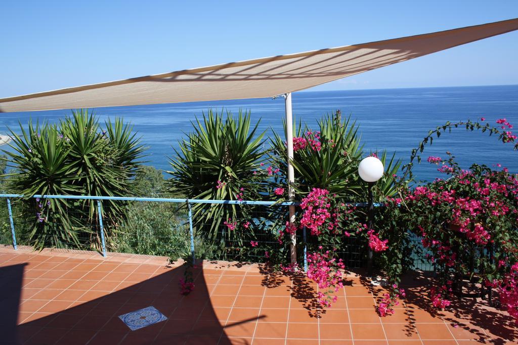 קסטל די טוסה Camere & Case Vacanze Lo Scoglio מראה חיצוני תמונה