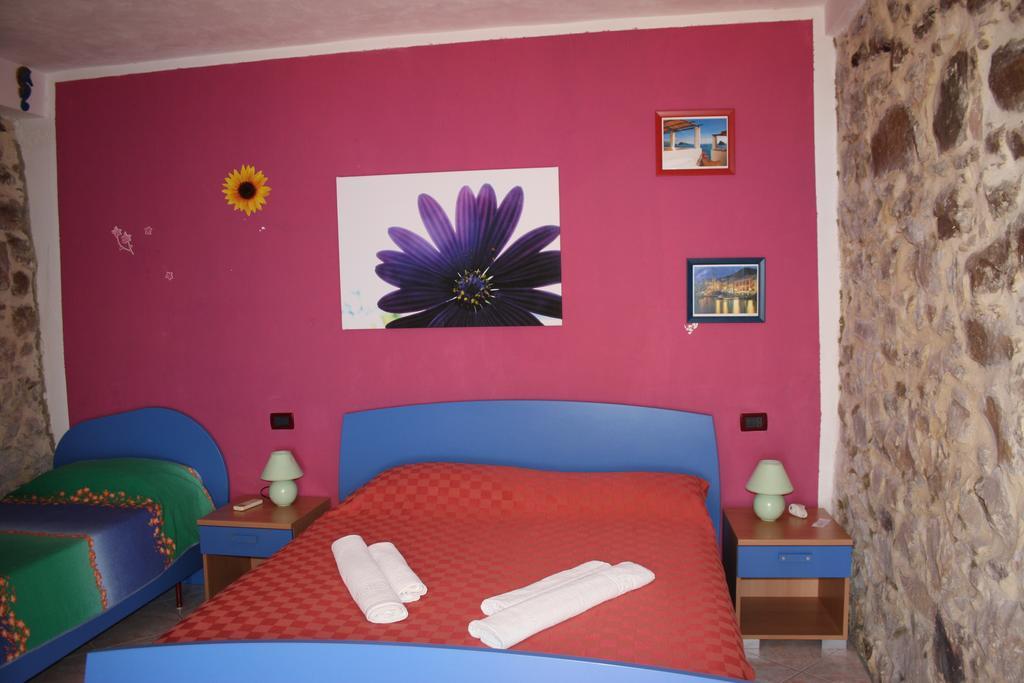 קסטל די טוסה Camere & Case Vacanze Lo Scoglio מראה חיצוני תמונה