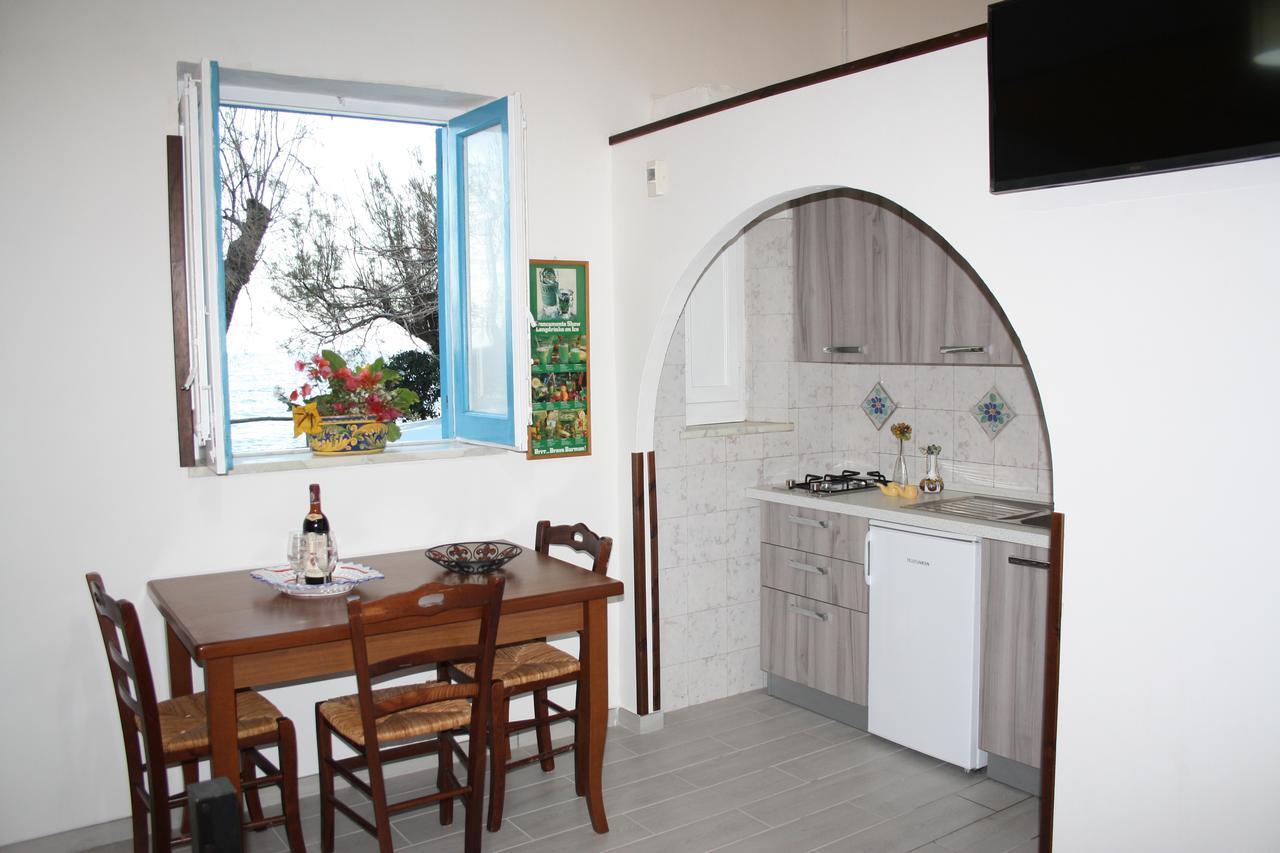 קסטל די טוסה Camere & Case Vacanze Lo Scoglio מראה חיצוני תמונה