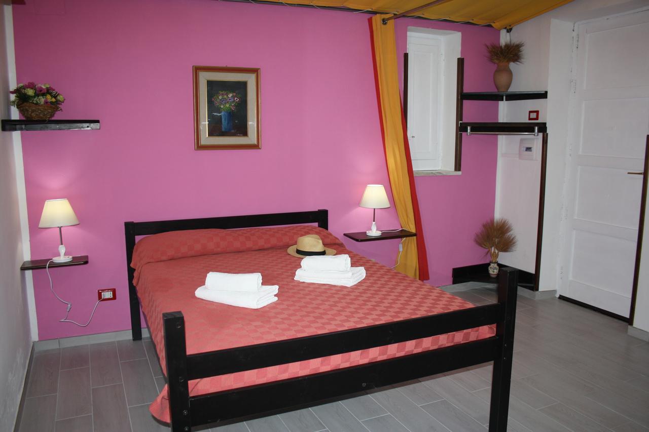 קסטל די טוסה Camere & Case Vacanze Lo Scoglio מראה חיצוני תמונה