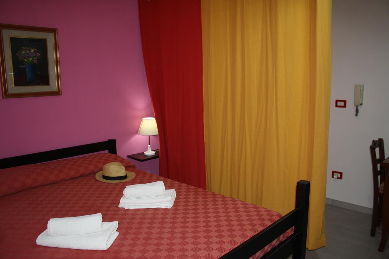 קסטל די טוסה Camere & Case Vacanze Lo Scoglio מראה חיצוני תמונה