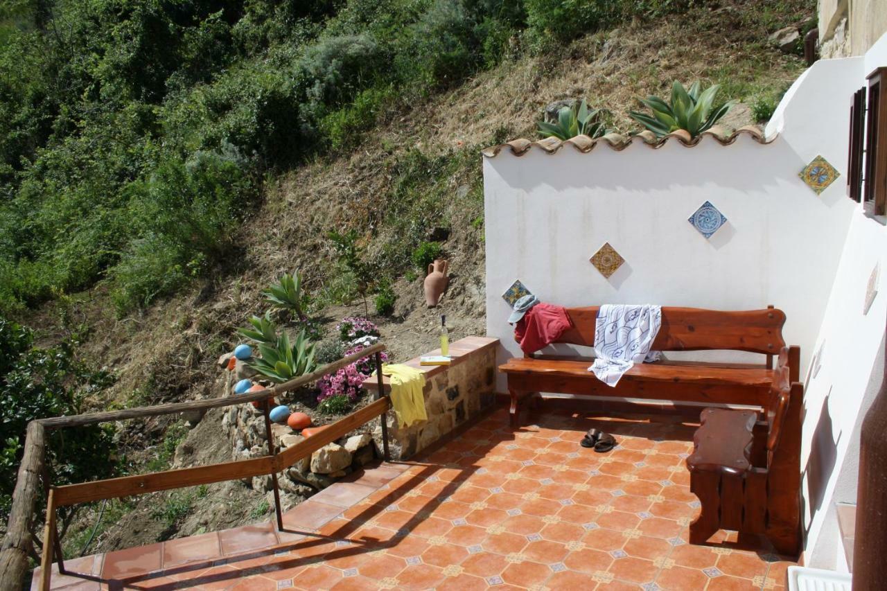קסטל די טוסה Camere & Case Vacanze Lo Scoglio מראה חיצוני תמונה