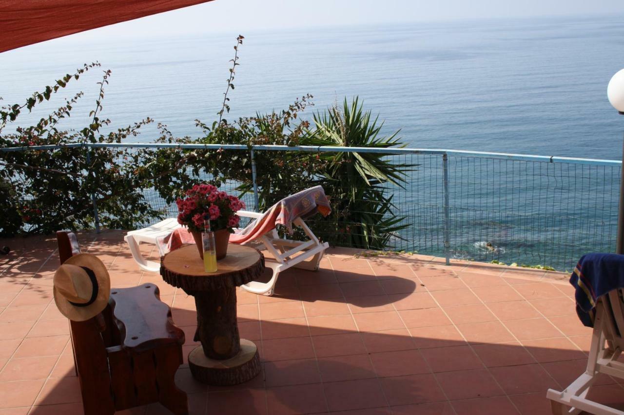 קסטל די טוסה Camere & Case Vacanze Lo Scoglio מראה חיצוני תמונה