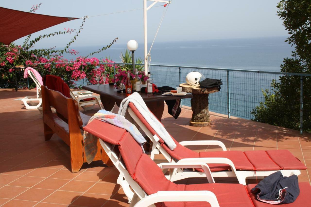 קסטל די טוסה Camere & Case Vacanze Lo Scoglio מראה חיצוני תמונה