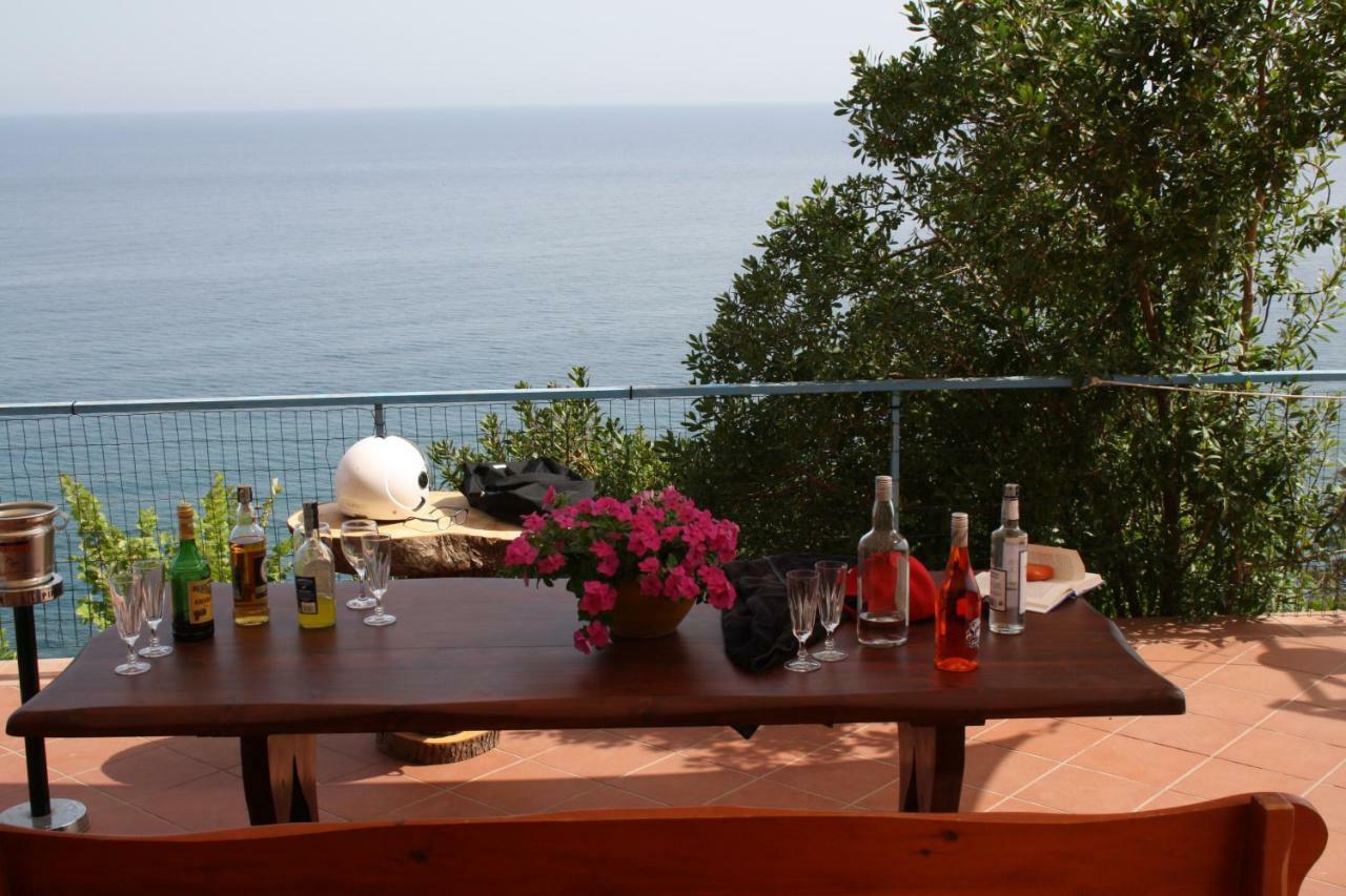קסטל די טוסה Camere & Case Vacanze Lo Scoglio מראה חיצוני תמונה