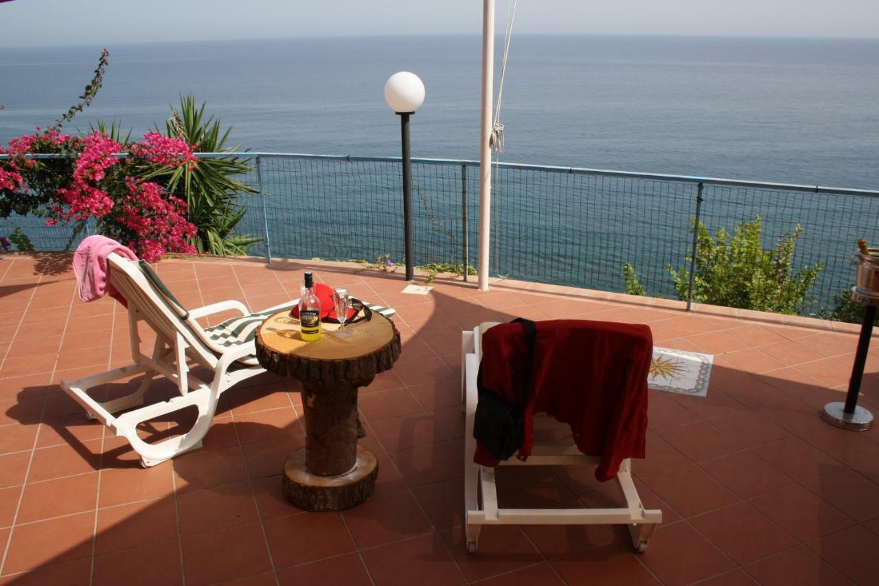 קסטל די טוסה Camere & Case Vacanze Lo Scoglio מראה חיצוני תמונה